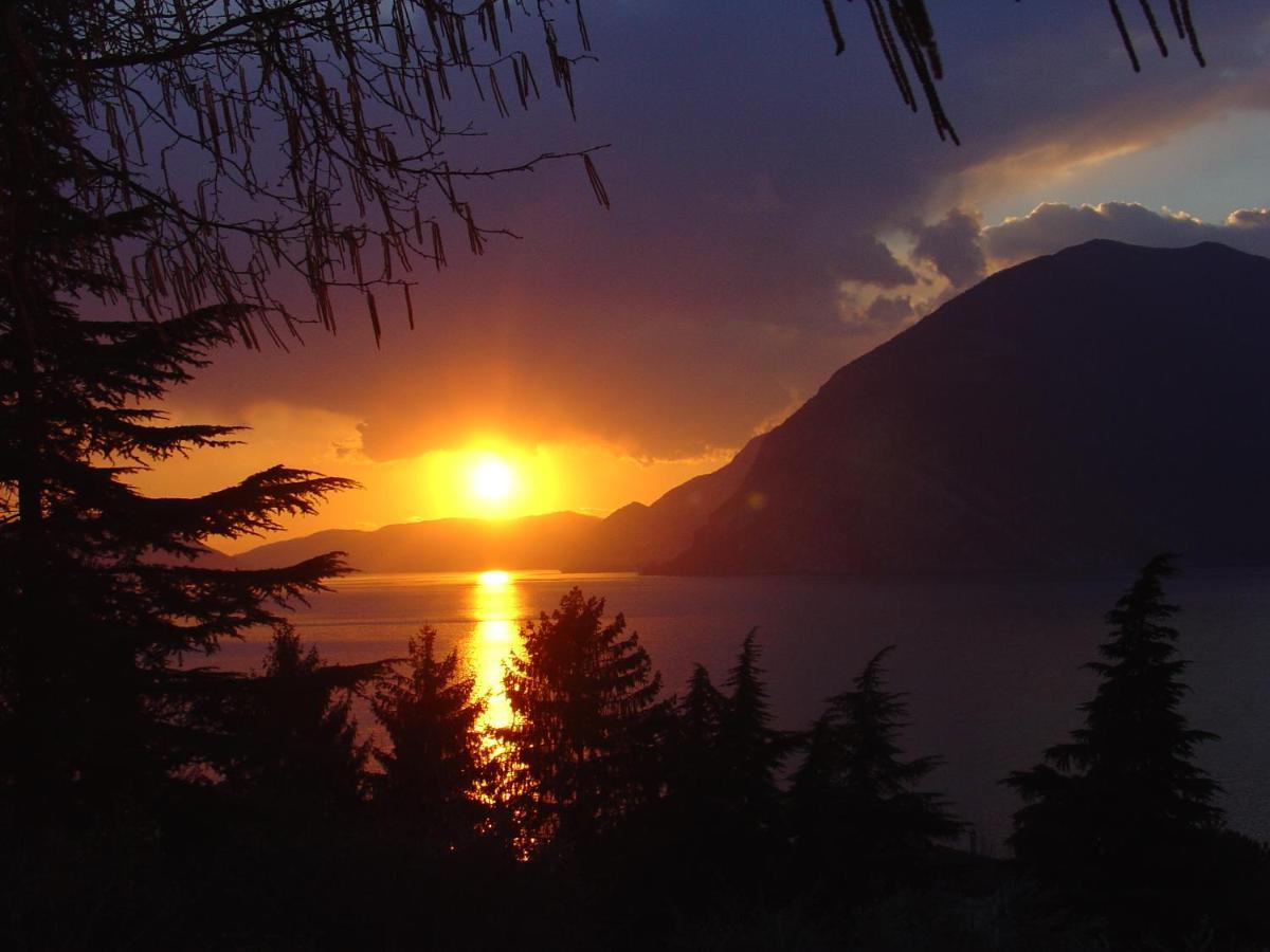 B&B Forsesiforseno Sulzano Bagian luar foto